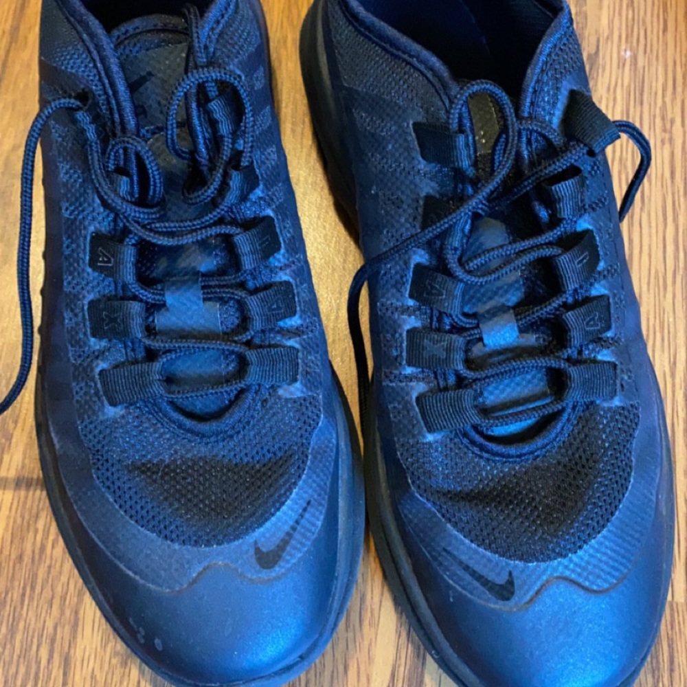 Nike 5y boys shoes